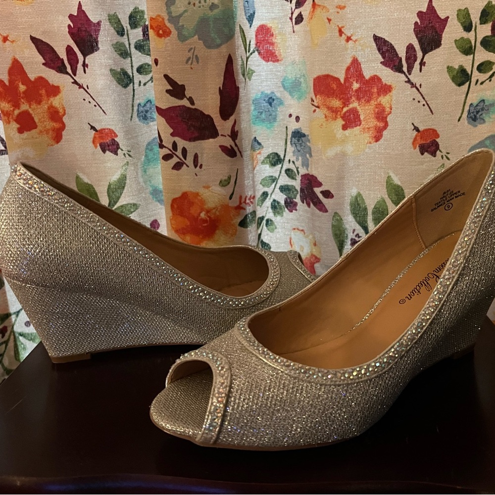 De Blossom Collection Silver Sparkle Glitter Rhinestone Fancy Wedge Heels 9